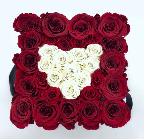 Petite Fleur Flowerbox L quadratisch schwarz 25-28 Infinity Rosen dunkelrot mit Herz ivory 