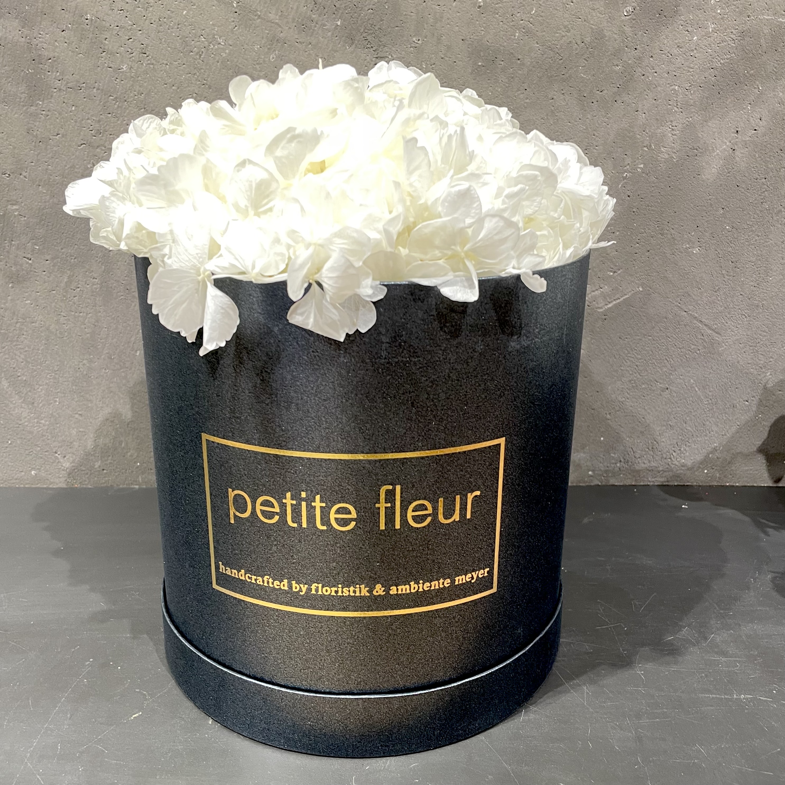 Petite Fleur Flowerbox L Infinity Hortensien in black-satin Gold-Edition-Flowerbox 