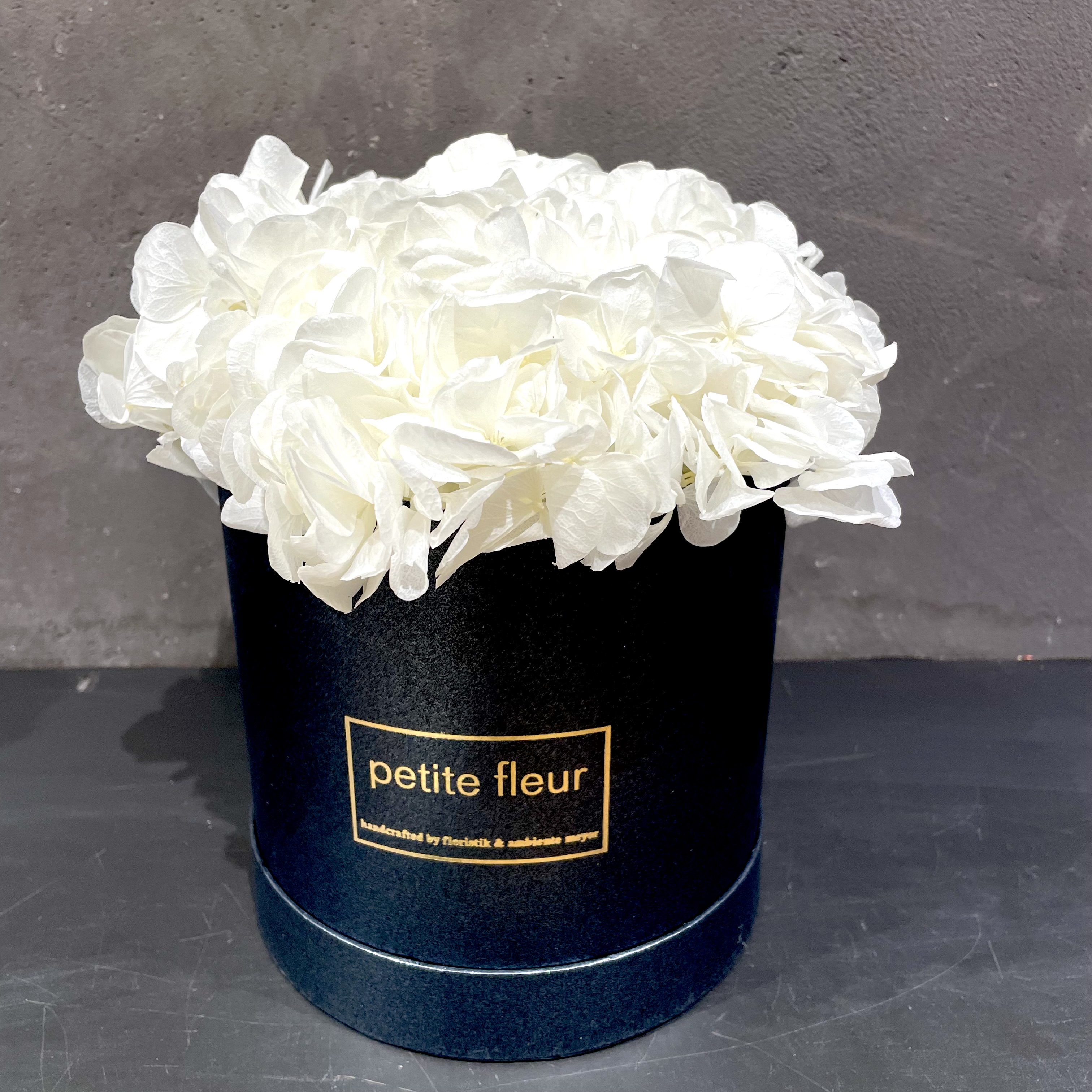 Petite Fleur Flowerbox M Infinity Hortensien in black-satin Gold-Edition-Flowerbox 