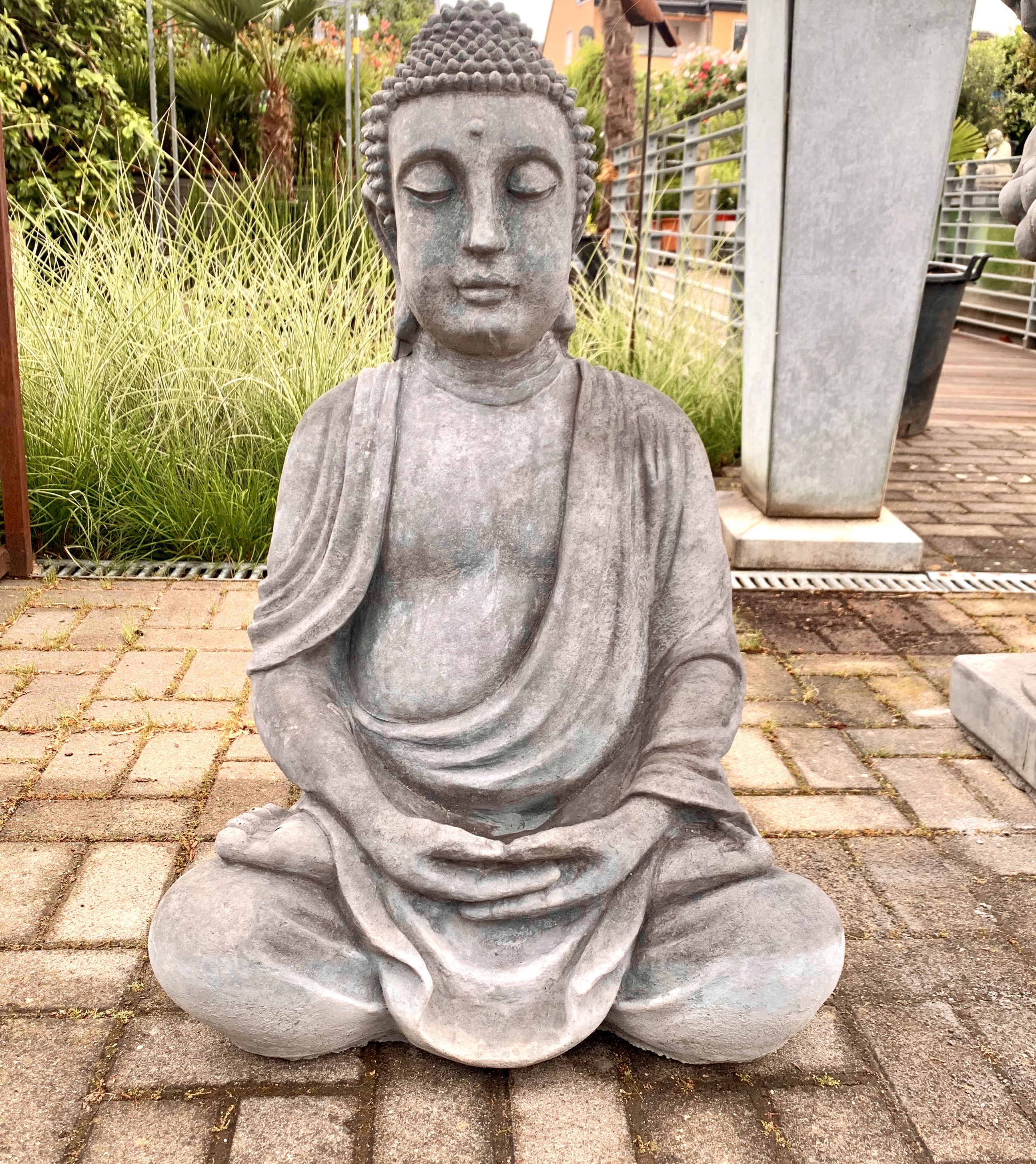 Handgefertigter Buddha aus Beton 
