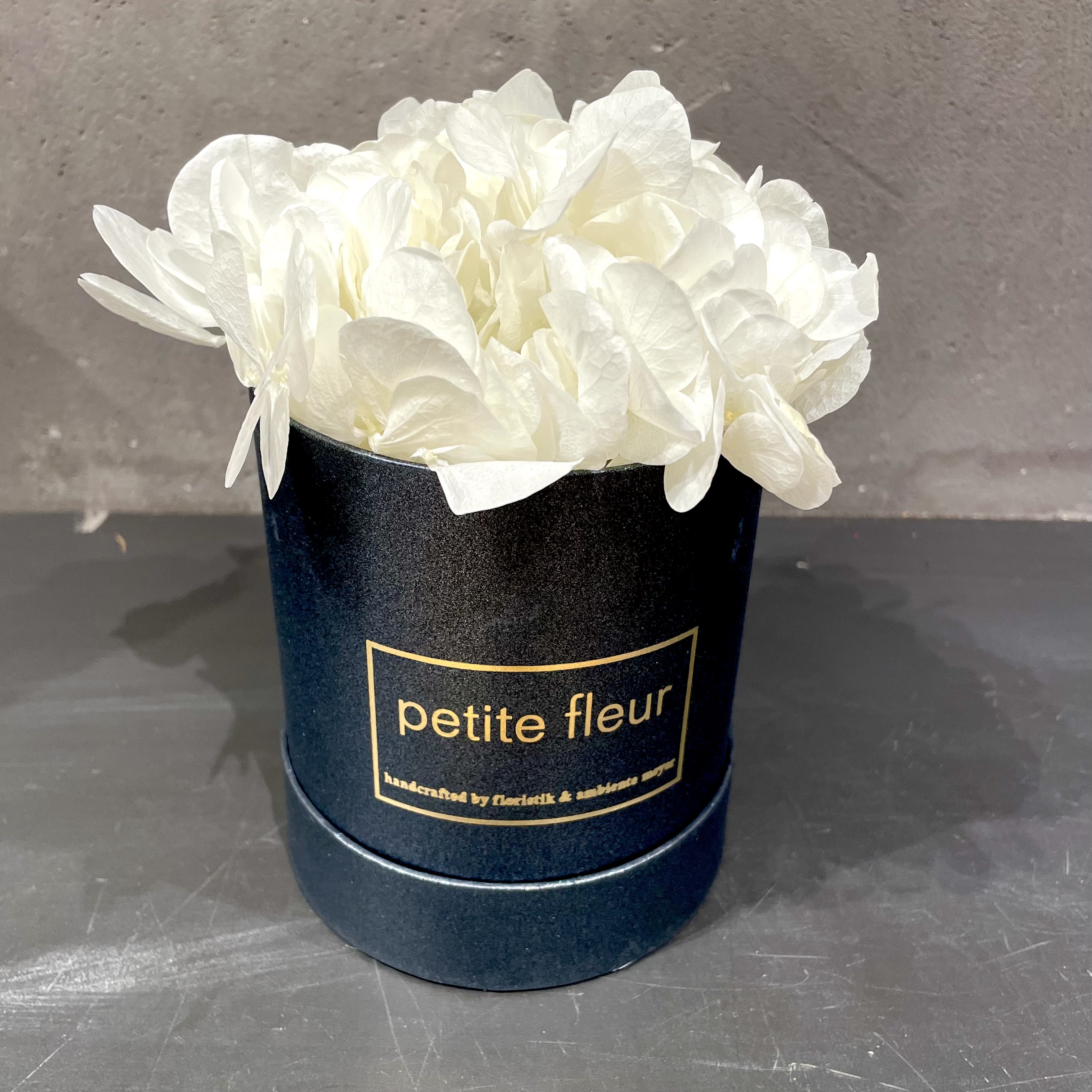 Petite Fleur Flowerbox S Infinity Hortensien in black-satin Gold-Edition-Flowerbox 