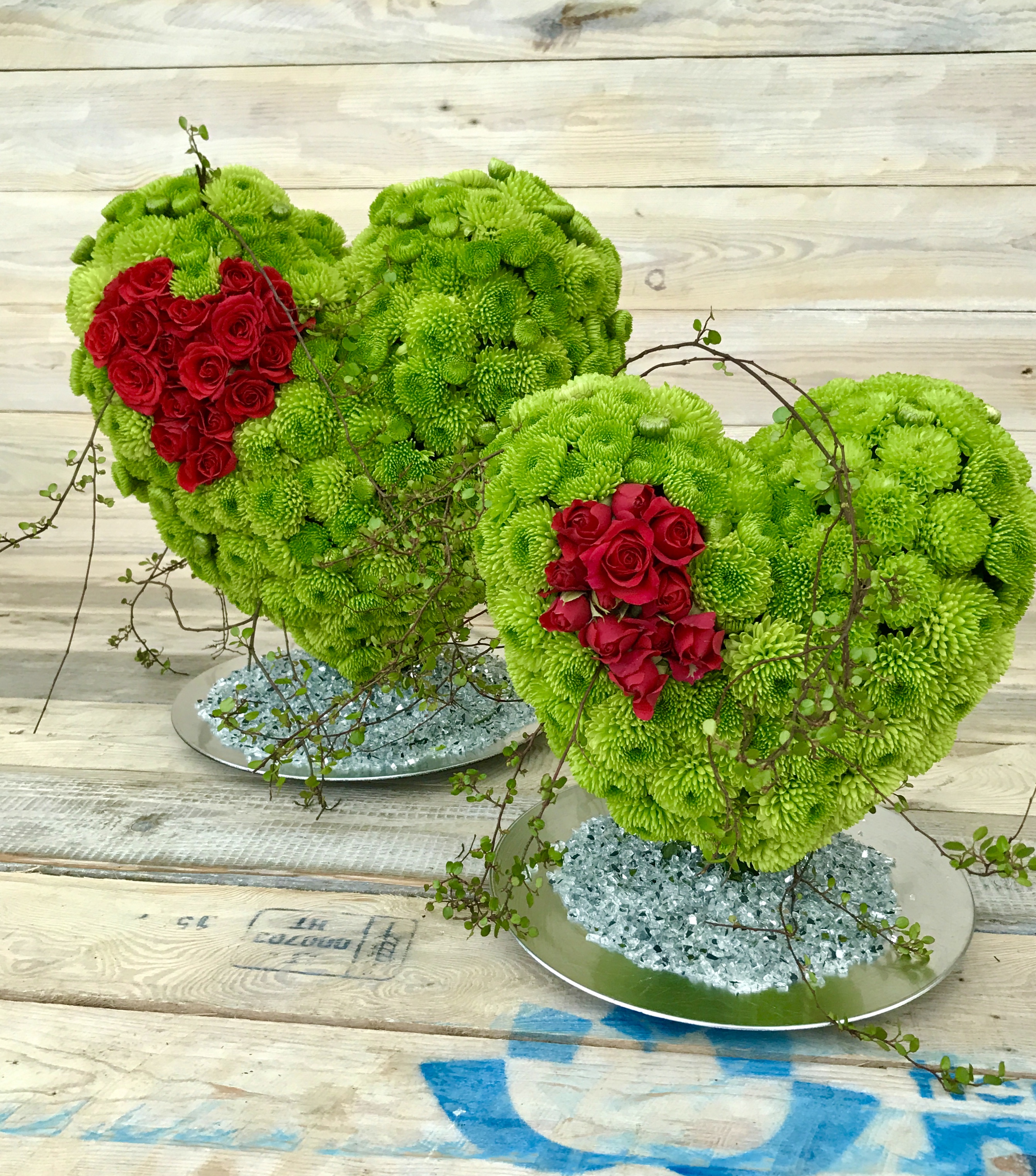 Grün-rotes florales 3D Herz 