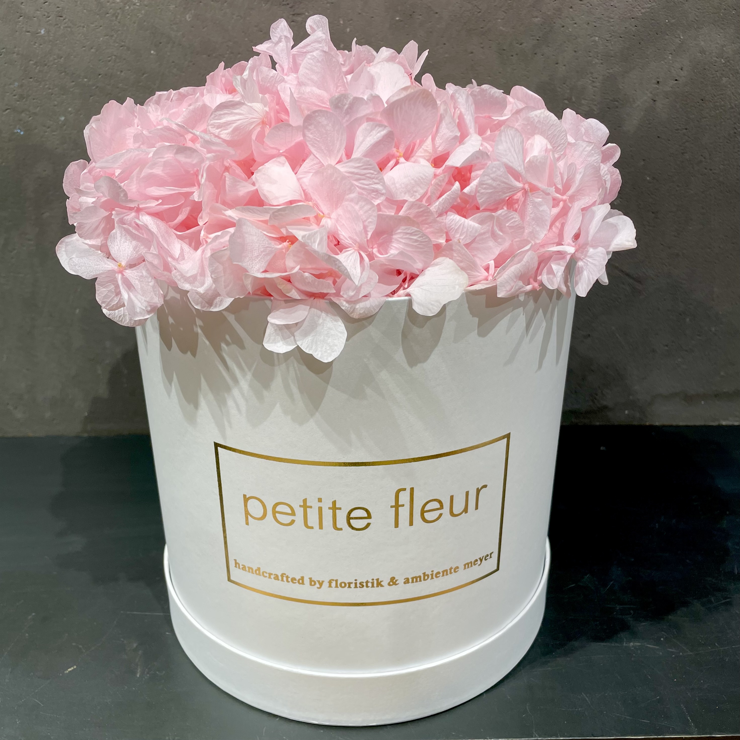 Petite Fleur Flowerbox L Infinity Hortensien in weißer Gold-Edition-Flowerbox 