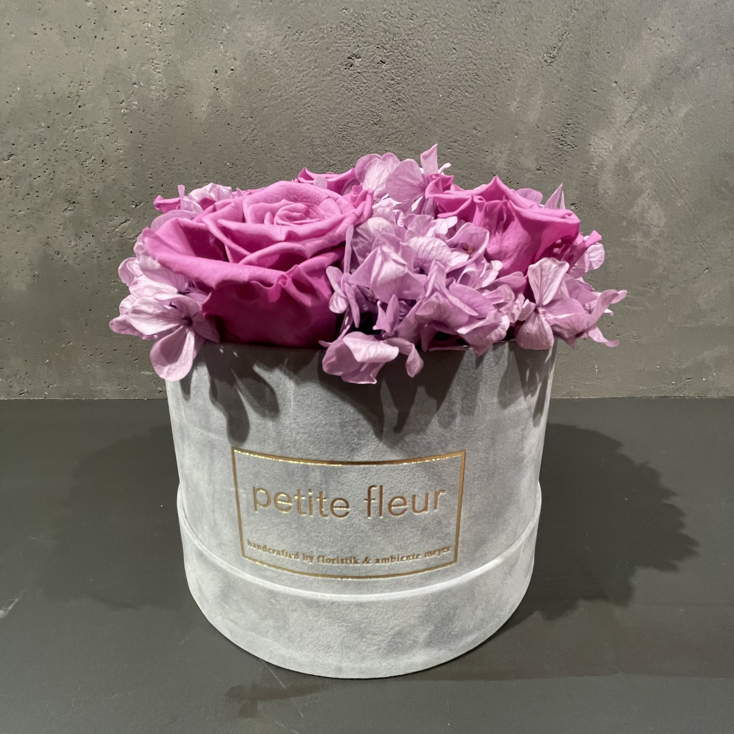 Petite Fleur Flowerbox Infinity Rosen in grauer Velvet-Gold-Edition 