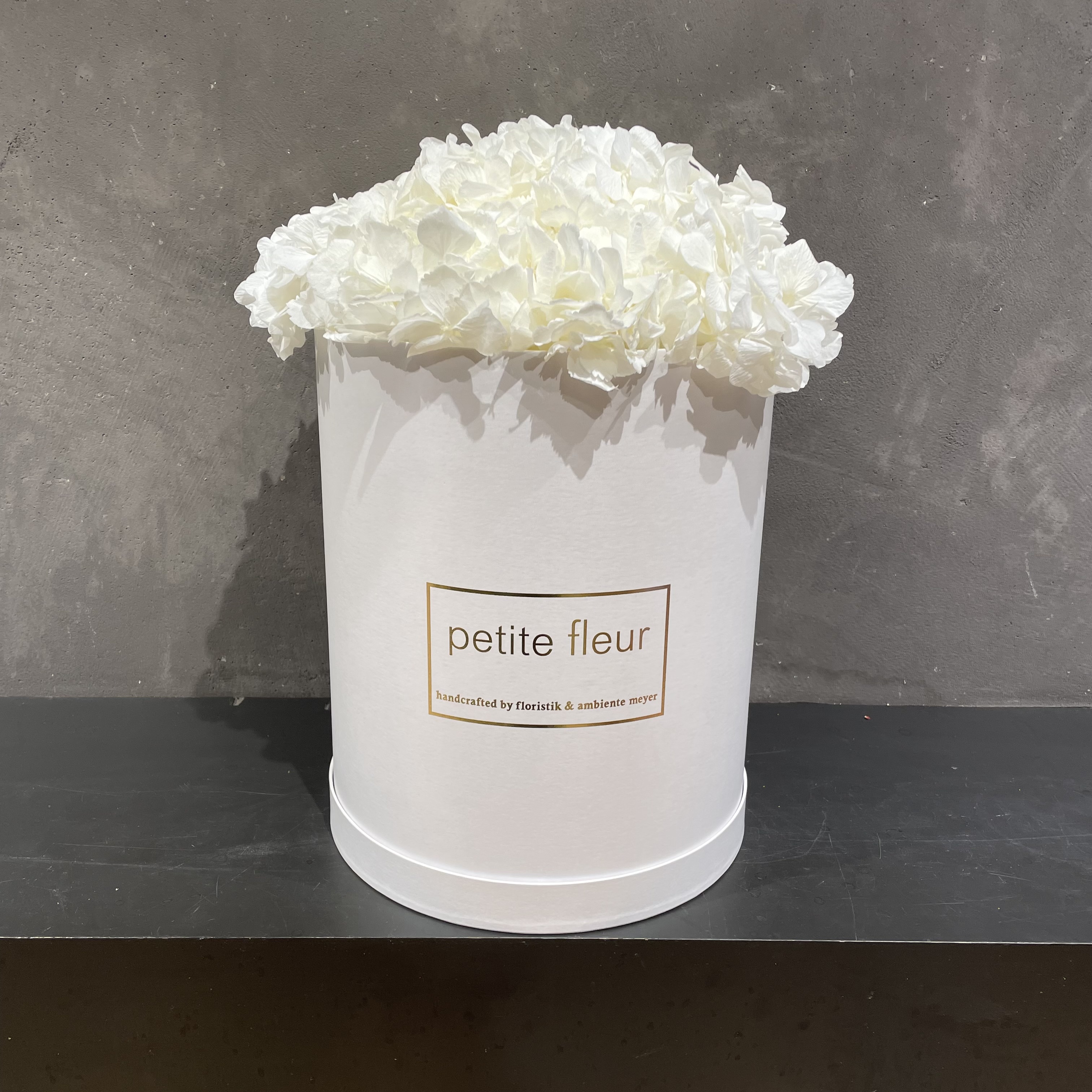 Petite Fleur Flowerbox XL Infinity Hortensien in weißer Gold-Edition-Flowerbox 